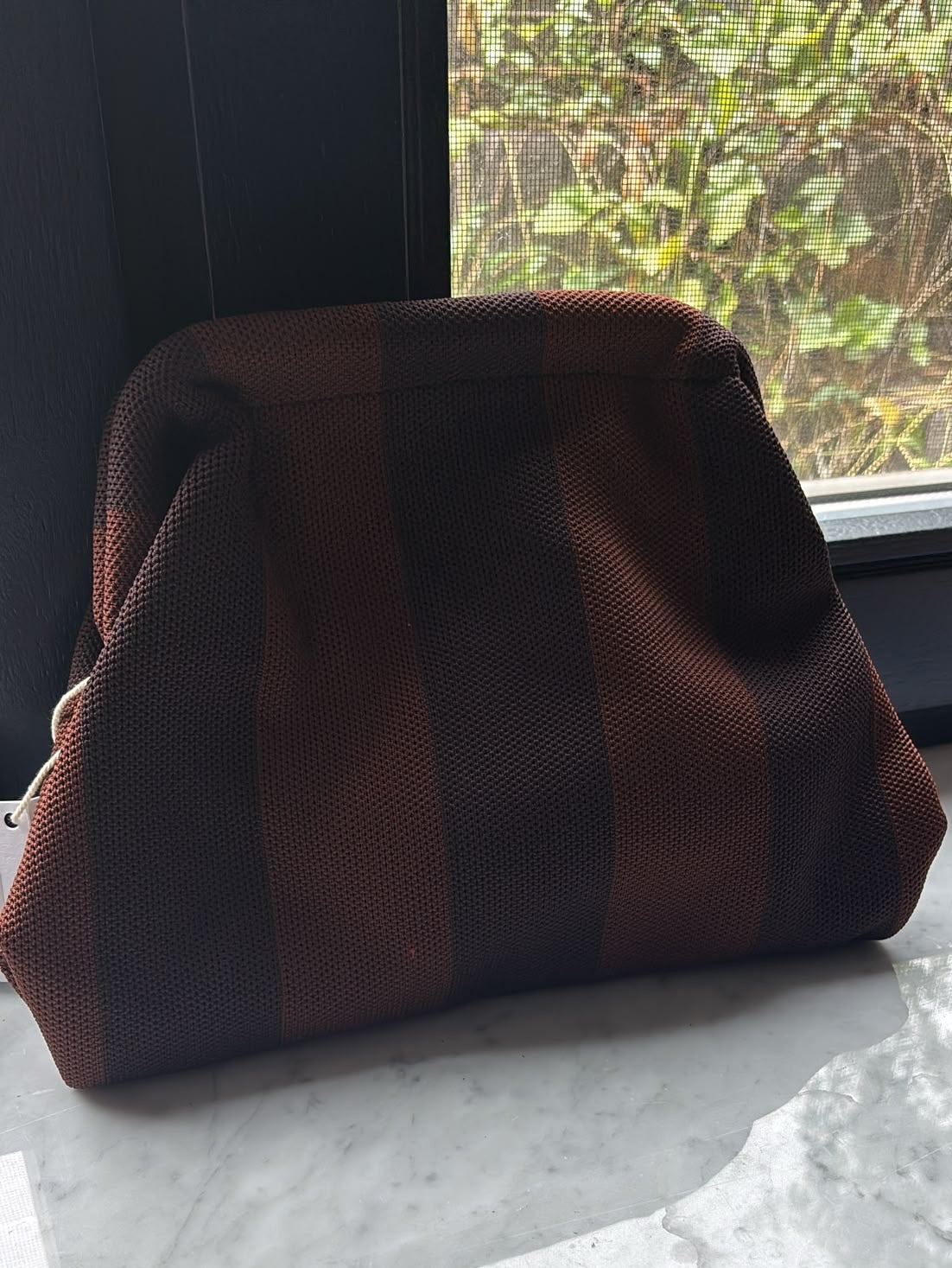 Gestreifte Strick-Clutch
