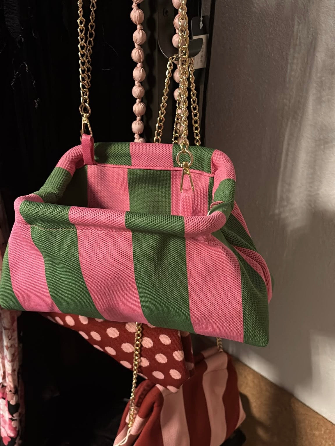 Gestreifte Strick-Clutch