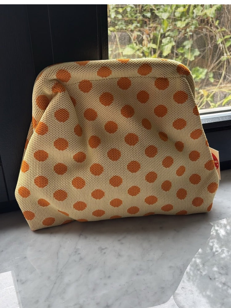Gepunktete Strick-Clutch