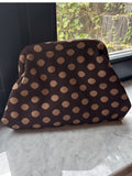 Gepunktete Strick-Clutch