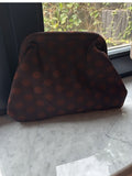 Gepunktete Strick-Clutch