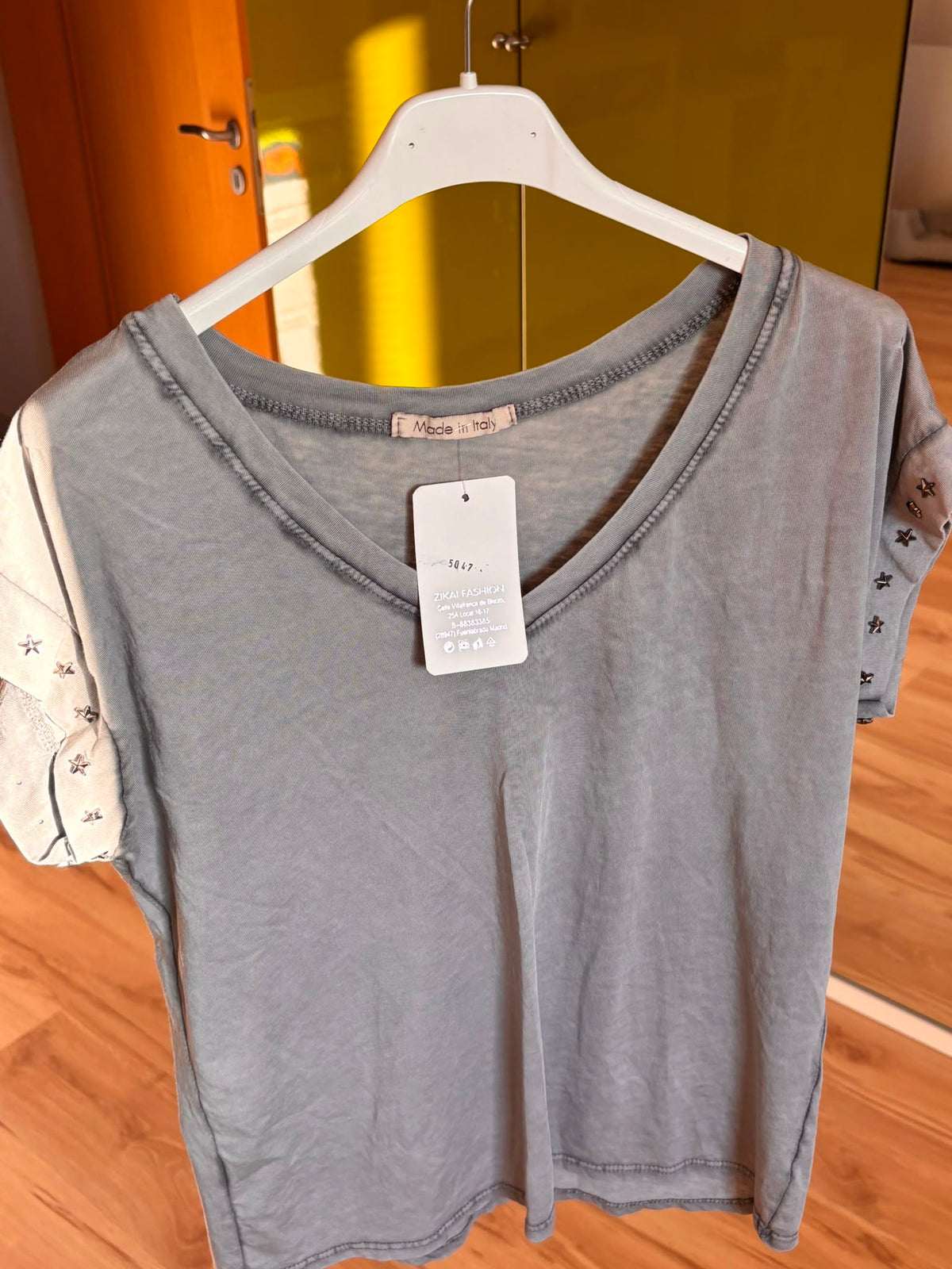 T-Shirt mit Nieten